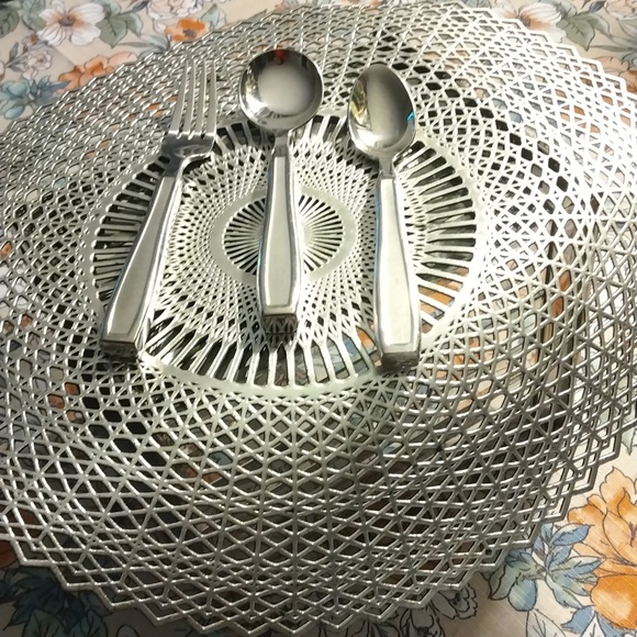 Utensils for Dinnerware - Picture 9 of 12